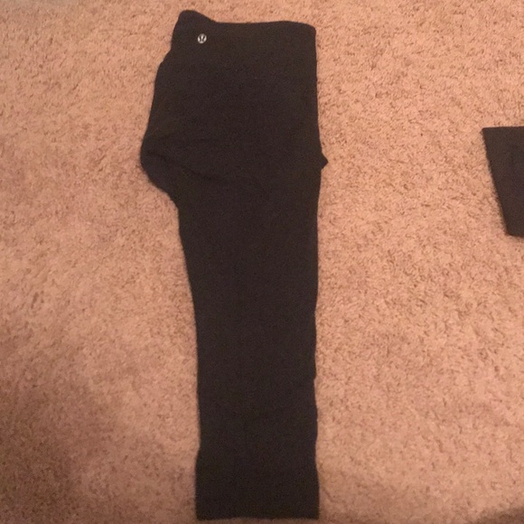 Lulu Lemon Cropped Yoga Pants - Picture 2 of 2